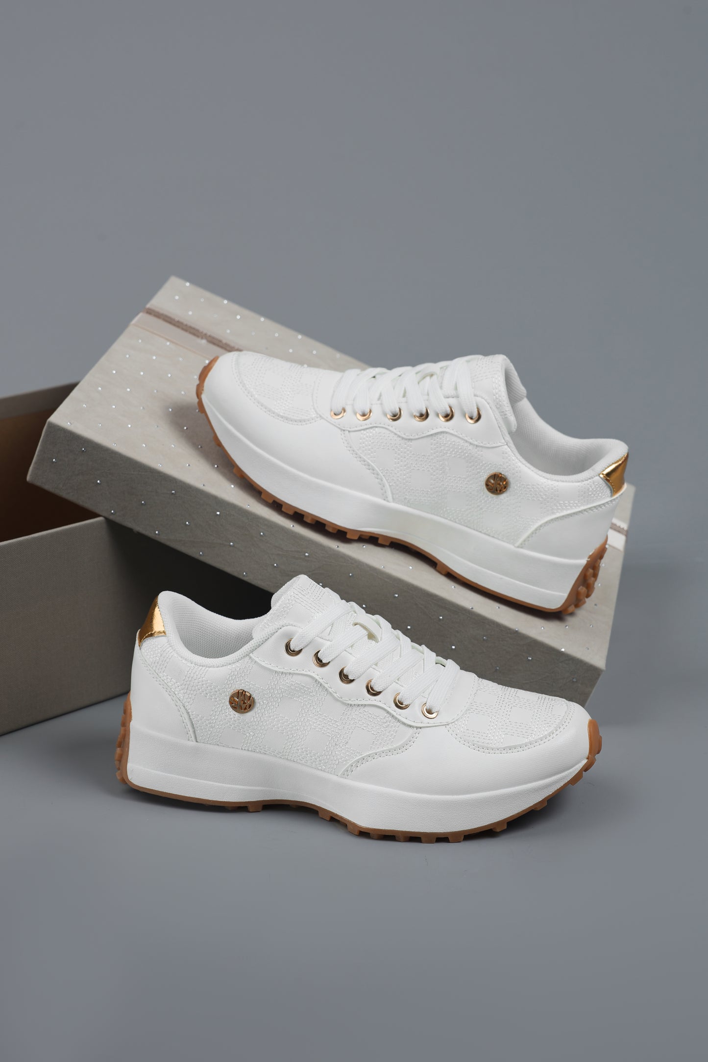 حذاء رياضي نسائي UrbanLuxe