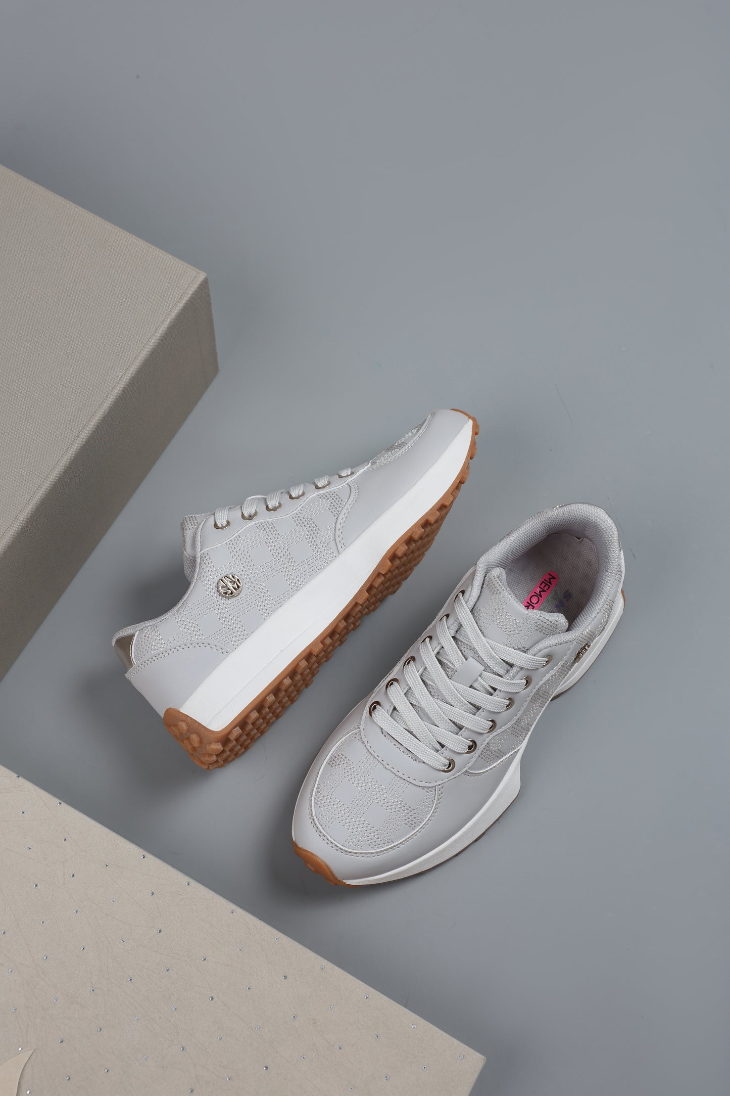 حذاء رياضي نسائي UrbanLuxe