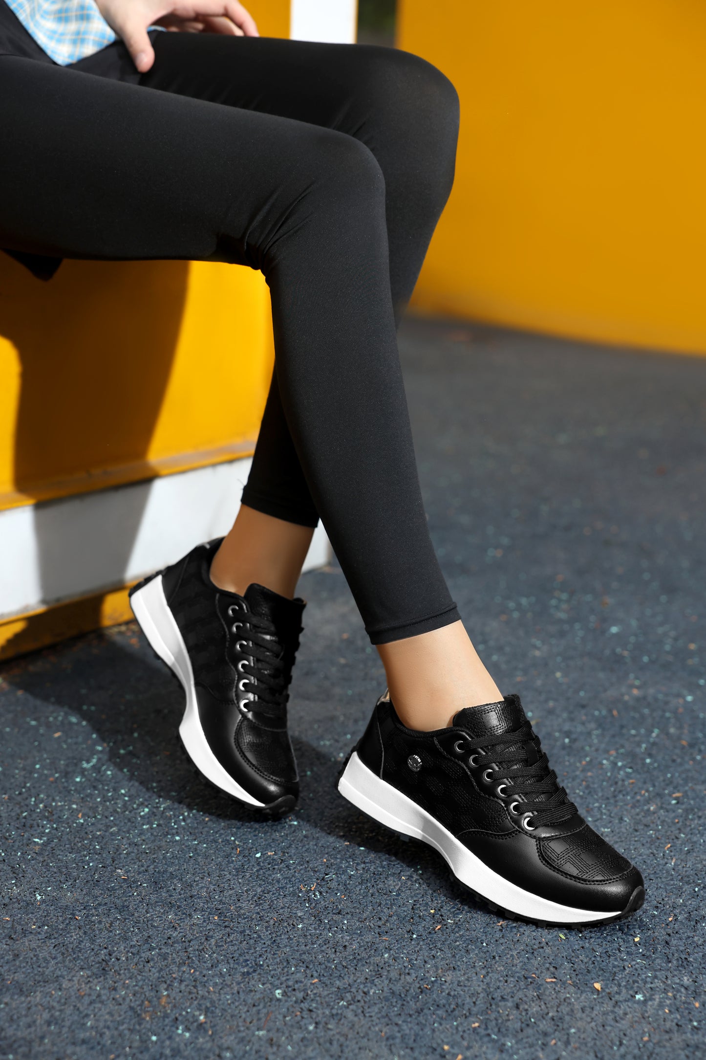 حذاء رياضي نسائي UrbanLuxe