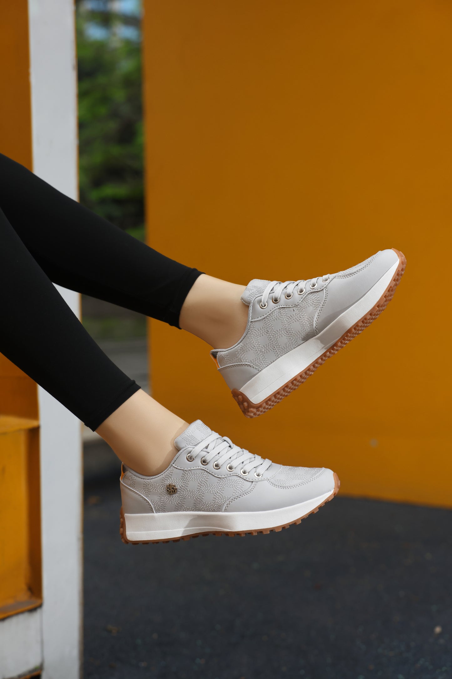 حذاء رياضي نسائي UrbanLuxe