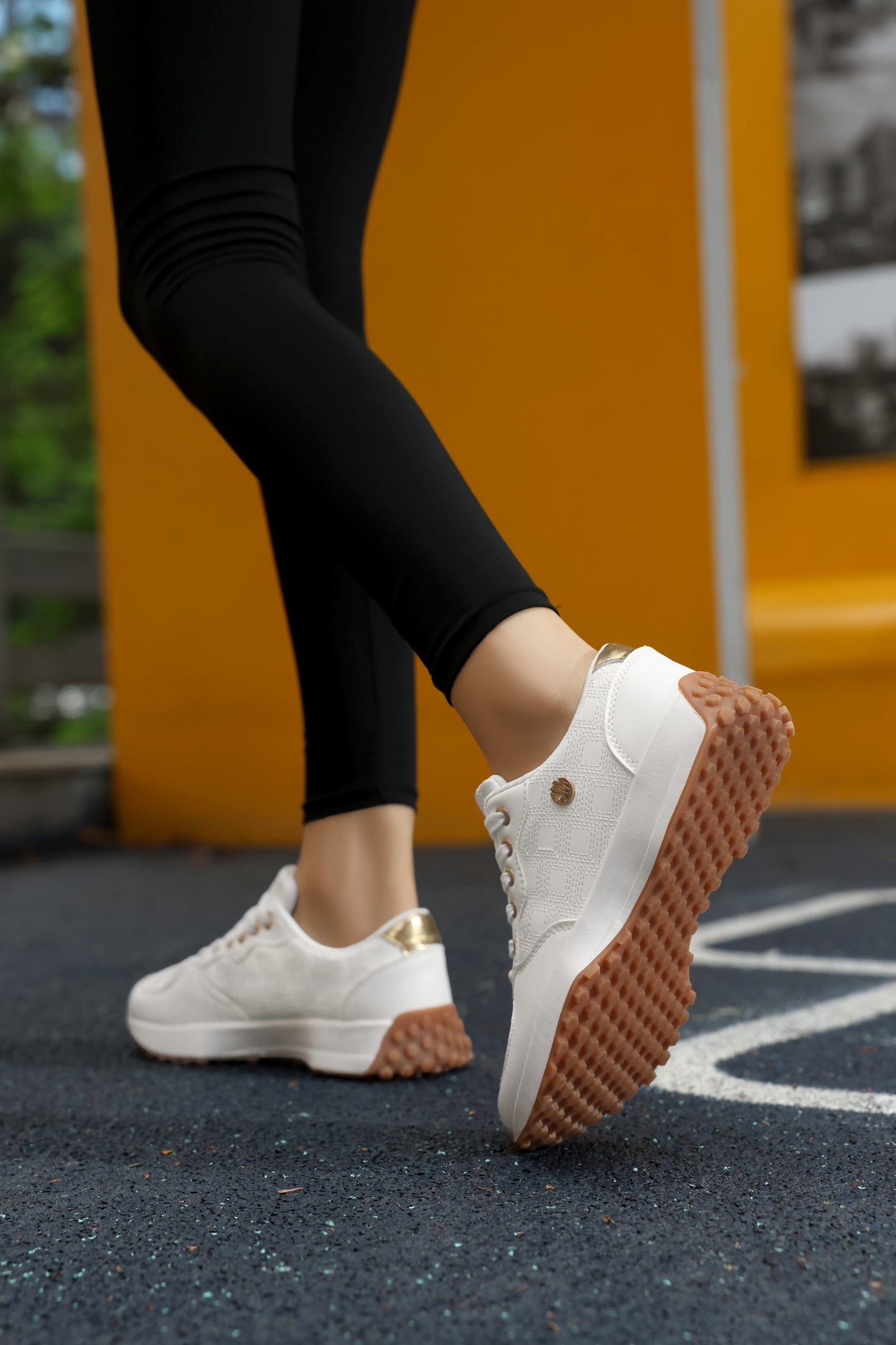حذاء رياضي نسائي UrbanLuxe